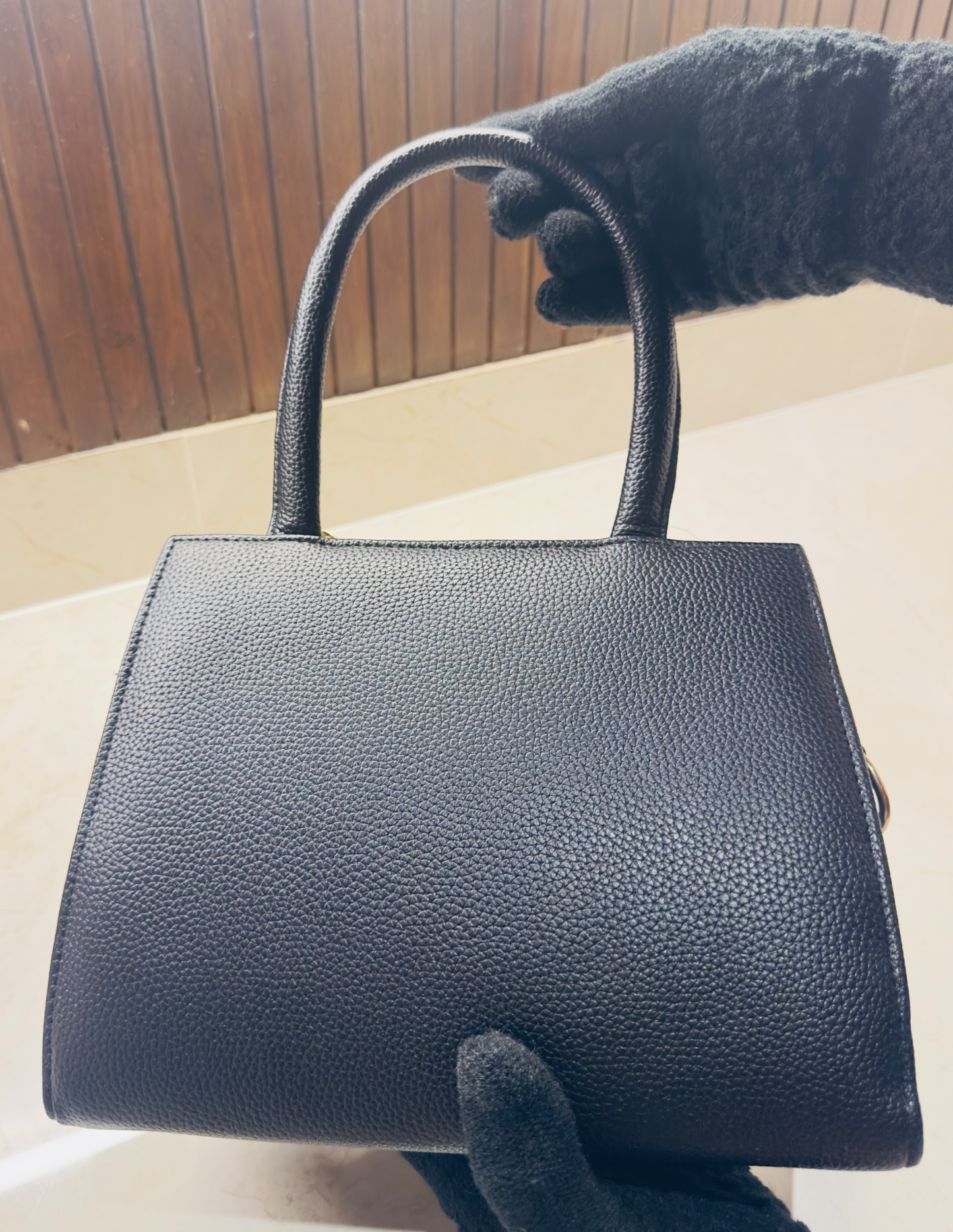 ✨Elegant Black Embossed
Handbag - Premium Design✨