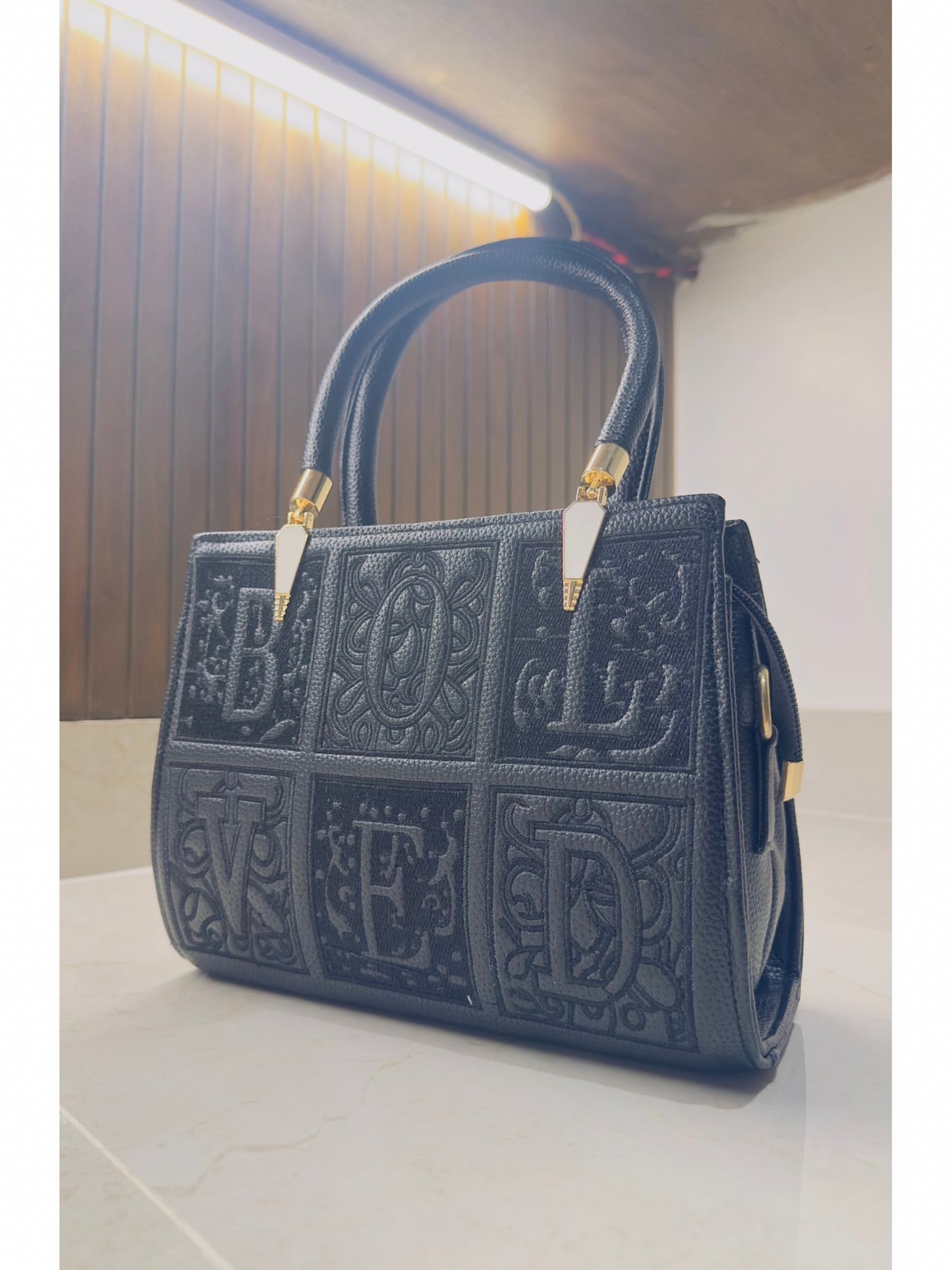 ✨Elegant Black Embossed
Handbag - Premium Design✨